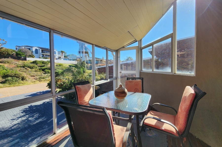 4 Bedroom Property for Sale in Wavecrest Eastern Cape